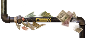 Ødelagt rør som lekker amerikanske dollarsedler med en advarsel om "trykkluft", som illustrerer begrepet økonomisk sløsing.
