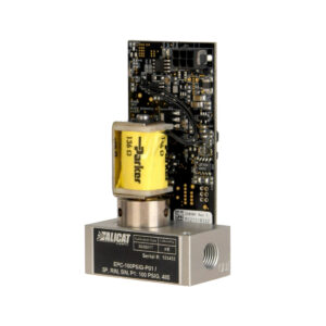 Elektronisk tryckregulator med en gul och silver ventil monterad på ett kretskort, märkt med specifikationer och märkesinformation.
