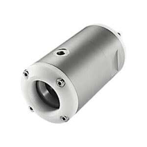 En cylindrisk metallaxelkoppling med flera skruvhål, isolerad på en vit bakgrund.