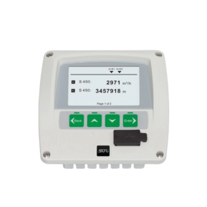 En rektangulär elektronisk enhet med en bildskärm visar numeriska värden "2971 m³/h" och "3457918 m." Under skärmen finns fyra gröna knappar märkta med riktningspilar och en grön "Enter"-knapp.